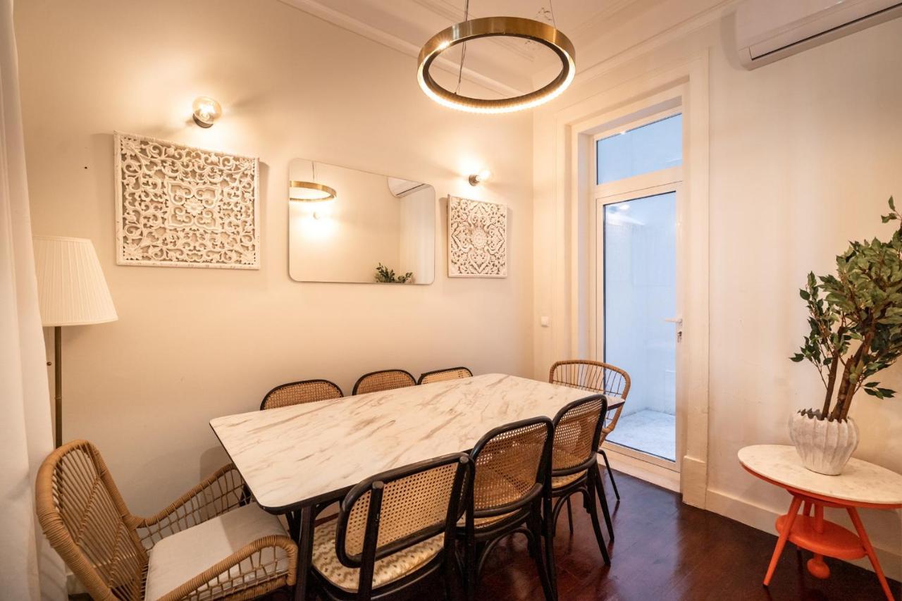 Akicity Saldanha White Apartment