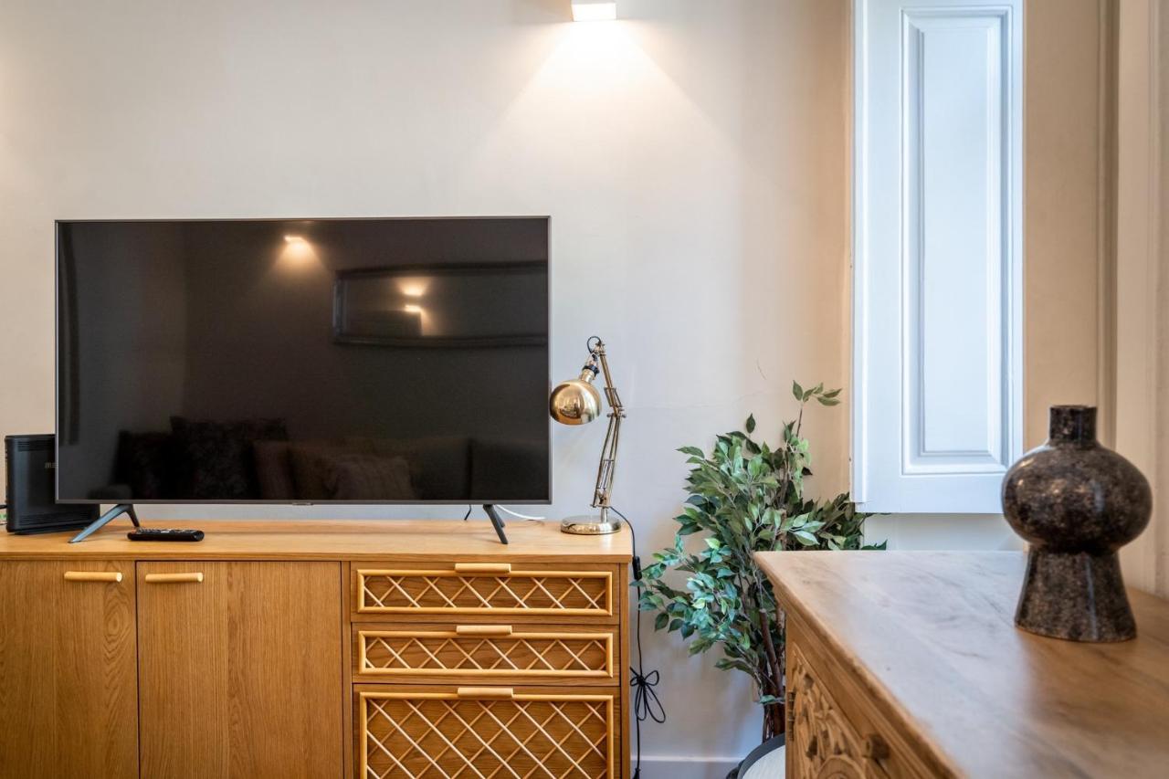 Akicity Saldanha White Apartment