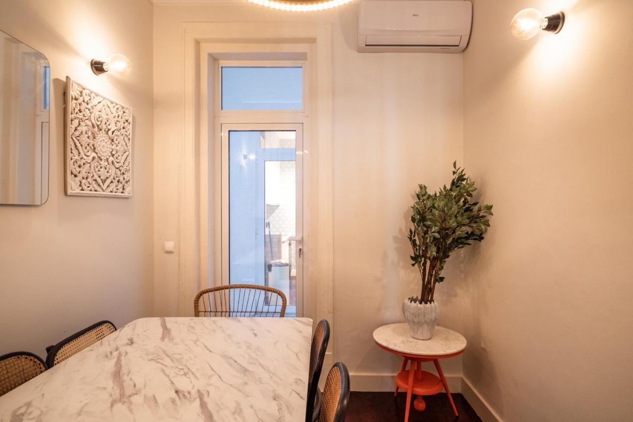 Akicity Saldanha White Apartment